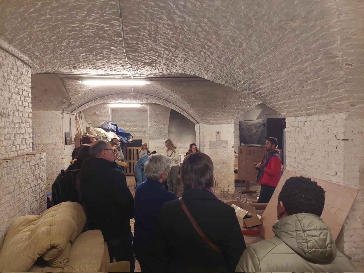 CommonsLabA's tweet photo. Vanavond #voedselraad #Antwerpen op toer langs commonsgerichte voedselcollectieven #Fundament2060 #Noordlof #coop2060 #holyschroom #samentuinSeefhoek #foodascommons https://t.co/fww046TSPT