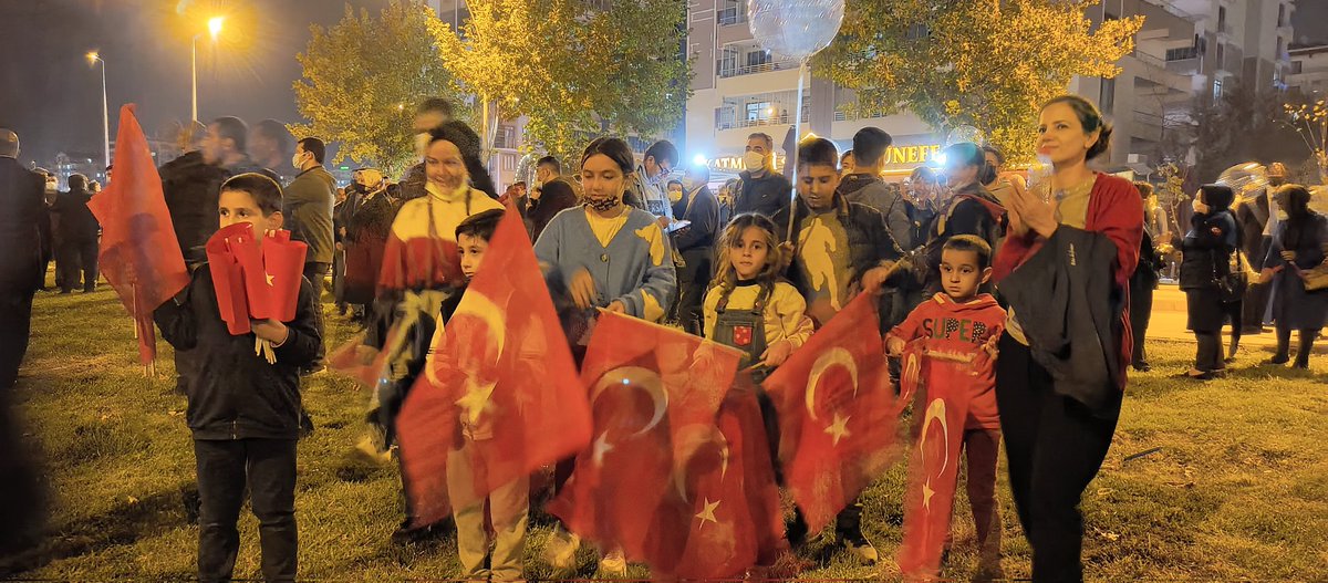 diyarbakirbld's tweet photo. Cumhuriyet coşkusunu hep beraber yaşıyoruz!

29 Ekim Cumhuriyet Bayramı'nın heyecanı Fener Alayı Etkinliğimizle başlıyor.

 Bütün halkımız davetlidir.

Unutulmaz bir akşam sizleri bekliyor.

#29EkimCumhuriyetBayramı https://t.co/10VWAxBK2H