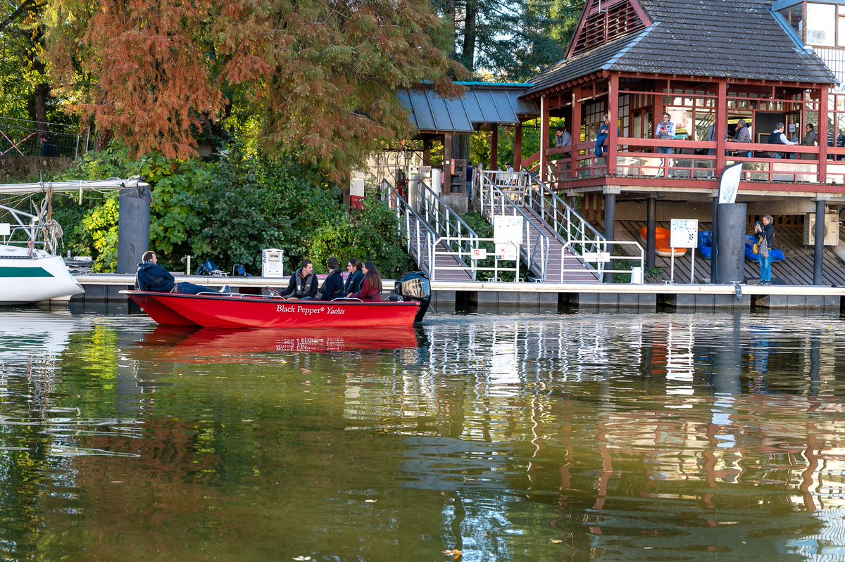 NantesMetropole's tweet photo. Nantes gestion équipement propose un nouveau service de "bateau en partage", le boat club. 🚤
Le concept ? Les adhérents du club peuvent naviguer sur l'Erdre ou La Loire. Les bateaux sont disponibles sur le ponton de l'Île de Versailles. 
©NGE @nantesport https://t.co/6EDi1r1QIz