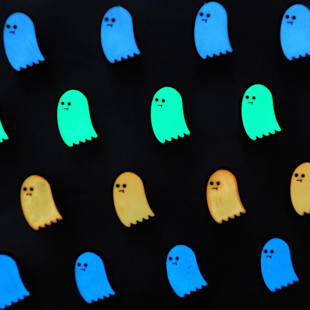 CinnySprout's tweet photo. JUST LOOK AT THESE CUTE LIL’ GLOWING GHOSTIES!! 👻💡😍
These lovely little soft enamel pins are available as a 4-piece pin set in my shop right now. 💚⁠
My other Halloween pins, Monch Punkin (Regular &amp; Glow-in-the-Dark), are also available in my shop right now!! 
#enamelpins https://t.co/6BbI5Y2F3R