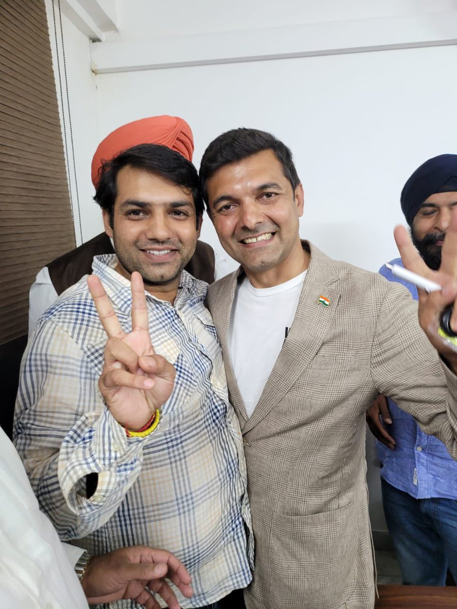 sandeep_bhajpa's tweet photo. श्री @siddharthsahib जी को DDCA के चुनाव में सचिव (Secretary) पद पर जीत की बहुत-बहुत बधाई  एवं शुभकामनाएं। 

✌️✌️✌️✌️ #CleanDDCA

@p_sahibsingh @delhi_cricket https://t.co/i6L0rTvMS1
