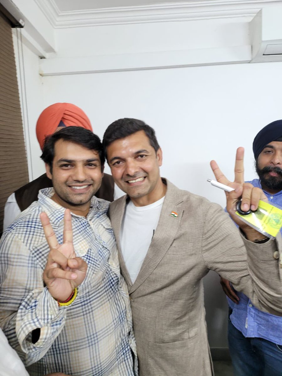 sandeep_bhajpa's tweet photo. श्री @siddharthsahib जी को DDCA के चुनाव में सचिव (Secretary) पद पर जीत की बहुत-बहुत बधाई  एवं शुभकामनाएं। 

✌️✌️✌️✌️ #CleanDDCA

@p_sahibsingh @delhi_cricket https://t.co/i6L0rTvMS1