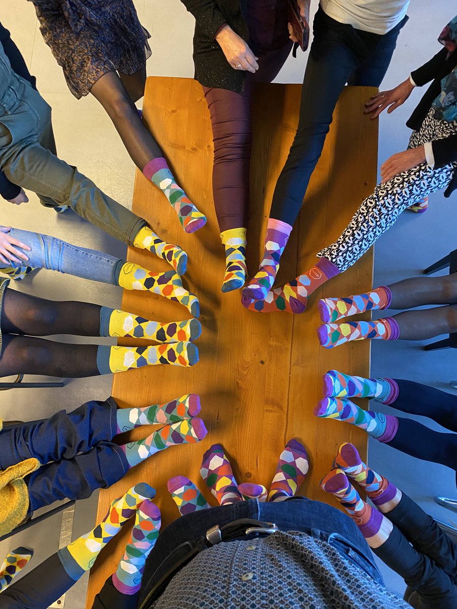 Boeiend college van <a href="/MKaljouw/">marian kaljouw</a> van <a href="/Zorgautoriteit/">Nederlandse Zorgautoriteit</a> over de huidige problemen in de zorg tijdens leergang Strategie en Positionering van <a href="/venvnvs/">V&VN VS</a>. Mooie ideeën gedeeld. Dankzij het originele NZA presentje voelen we ons helden mèt sokken.