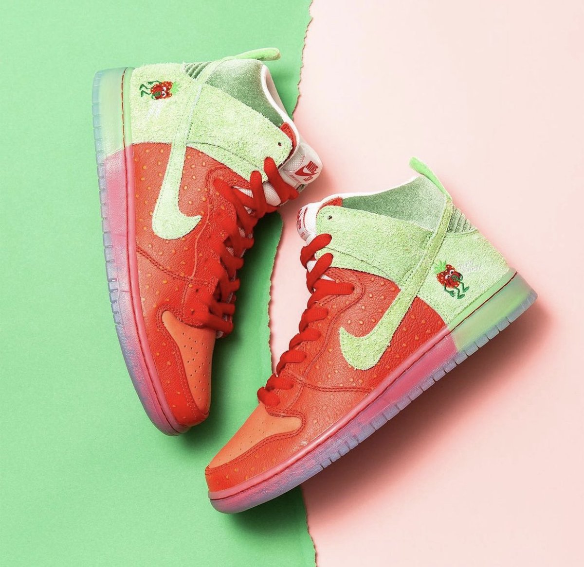 SNKR_TWITR tweet media