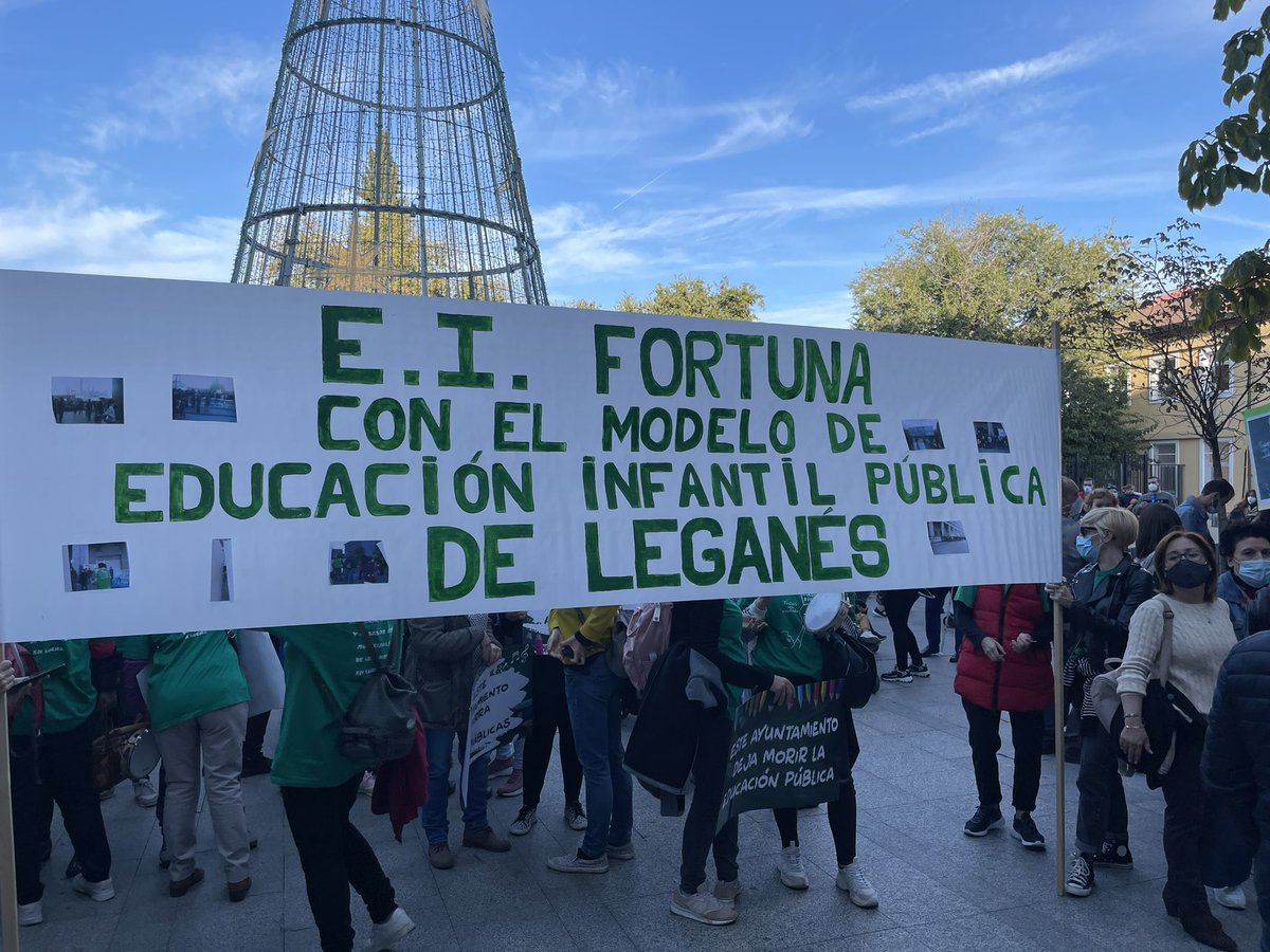 Nuestra escuela se manifiesta por una educación pública de calidad!!, nos echamos a la calle para reivindicar un modelo educativo digno!!!!