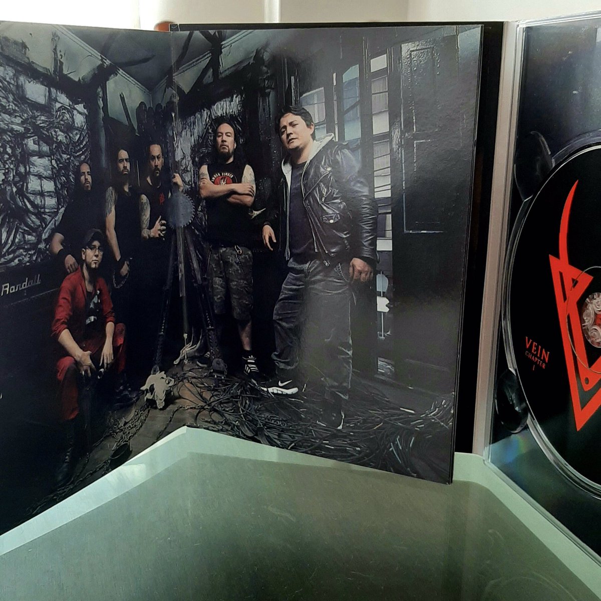 hateworkers's tweet image. El 28 de octubre de 2017 salía al mercado el álbum debut de VEIN - Chapter I.
///
On October 28th 2017 the debut album from VEIN - Chapter I was released.

#YourHateMakesMeStronger