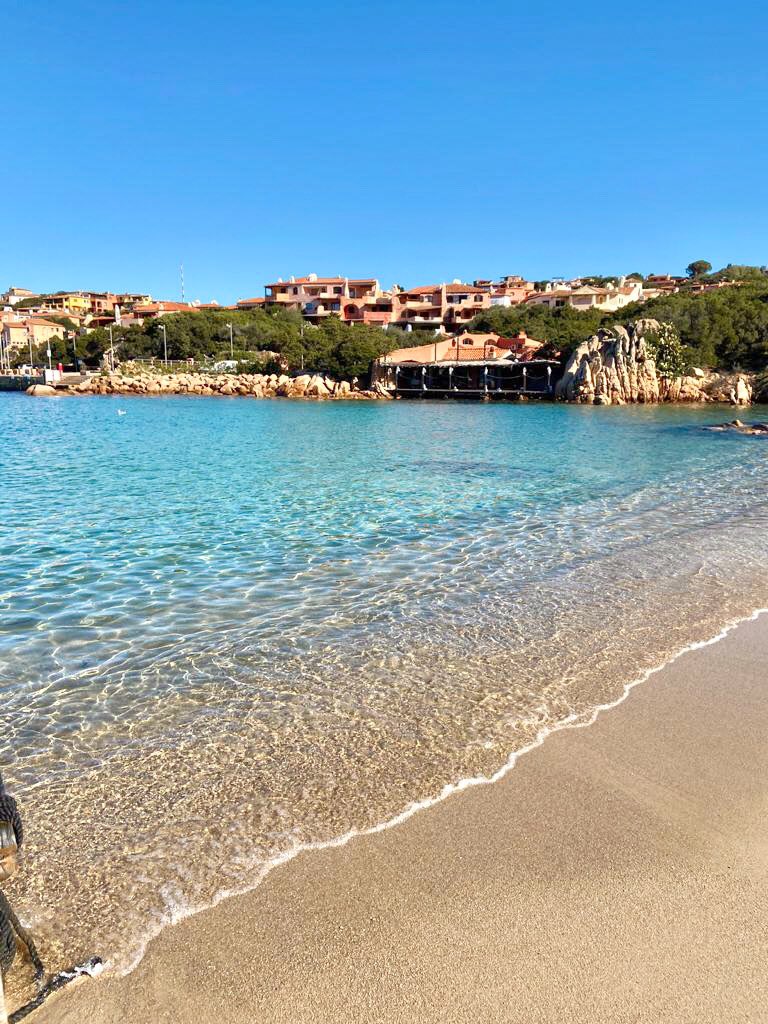 The unparalleled beauty of Costa Smeralda: bright colours, warm weather and dreamy landscapes.
Does it sound like a nice autumn plan?