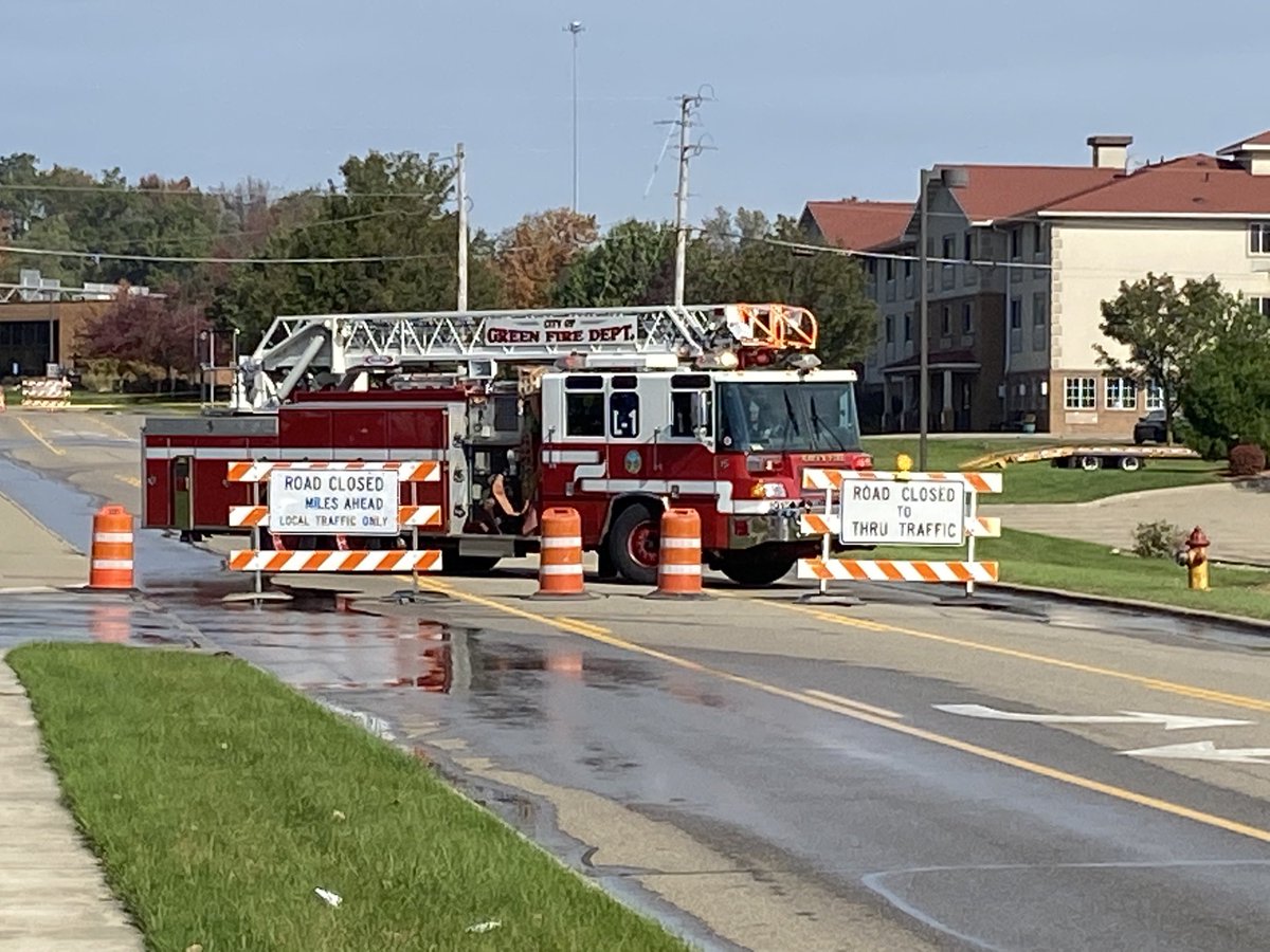 RickRebadow's tweet photo. Corporate Woods Parkway  at Sandy Knoll Dr ⁦@cityofgreen⁩ temporarily closed due to a gas leak. Use Tabs Drive for access to the Akron Canton Corporate Park. https://t.co/a27e29LmCK