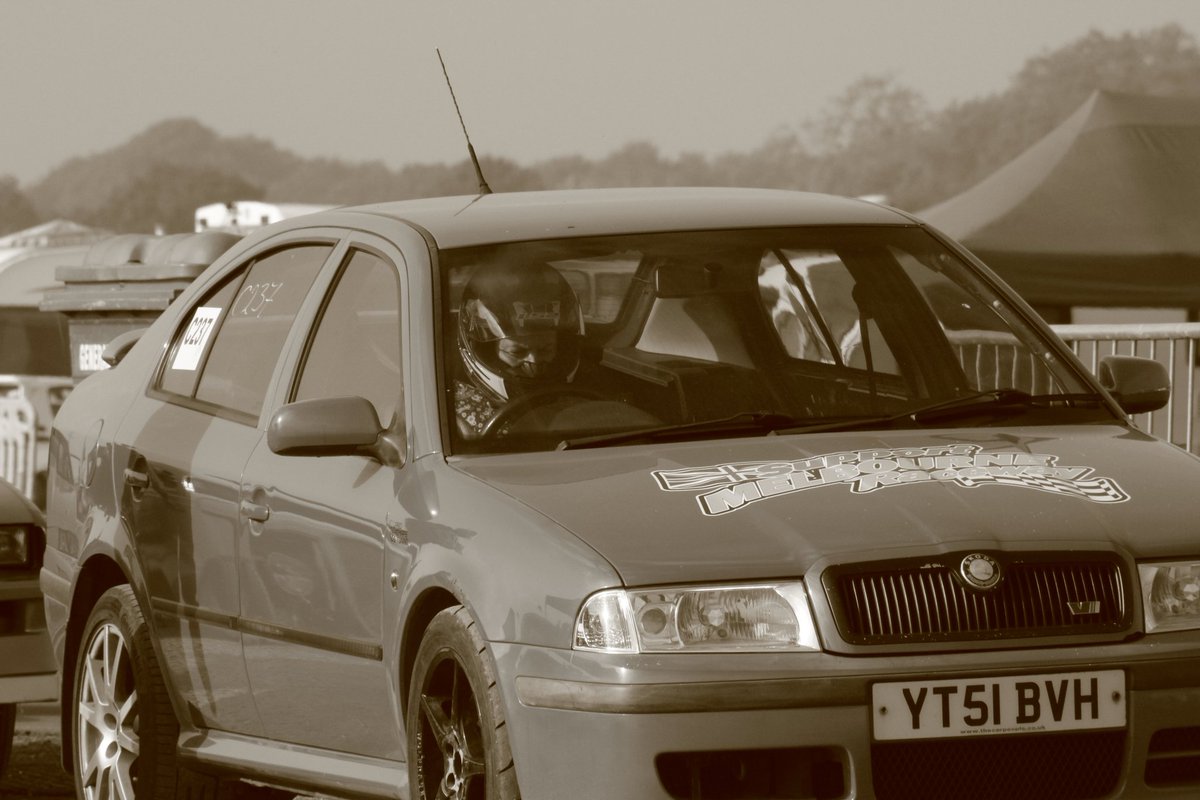 fjs176's tweet image. I'm doing #RockUpandRace at #MelbourneRaceway UK this weekend in my wee red car! Have fun, I know I will be! 😁👍 @MelbourneRacew1