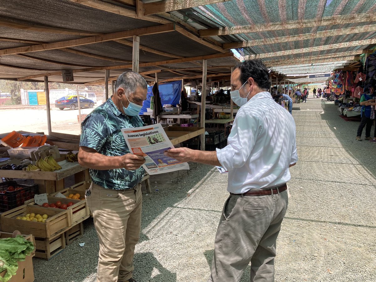 daniel_nunez_a's tweet photo. Ahora estoy conversando con la comunidad en la Feria #Ferronor de #Illapel sobre nuestras propuestas y los problemas que los aquejan. Gracias por la recepción! https://t.co/D0gXcSFLSV