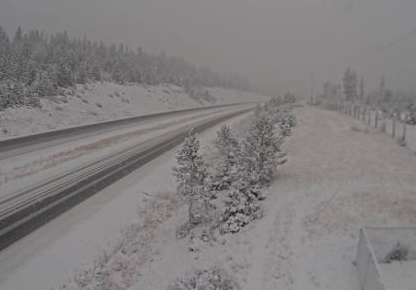 ColtonDavies_'s tweet photo. A 24 hr difference on the Coquihalla at Walloper, this morning vs. yesterday morning. #itsthattimeofyearagain #Kamloops https://t.co/cfPybGIfEQ