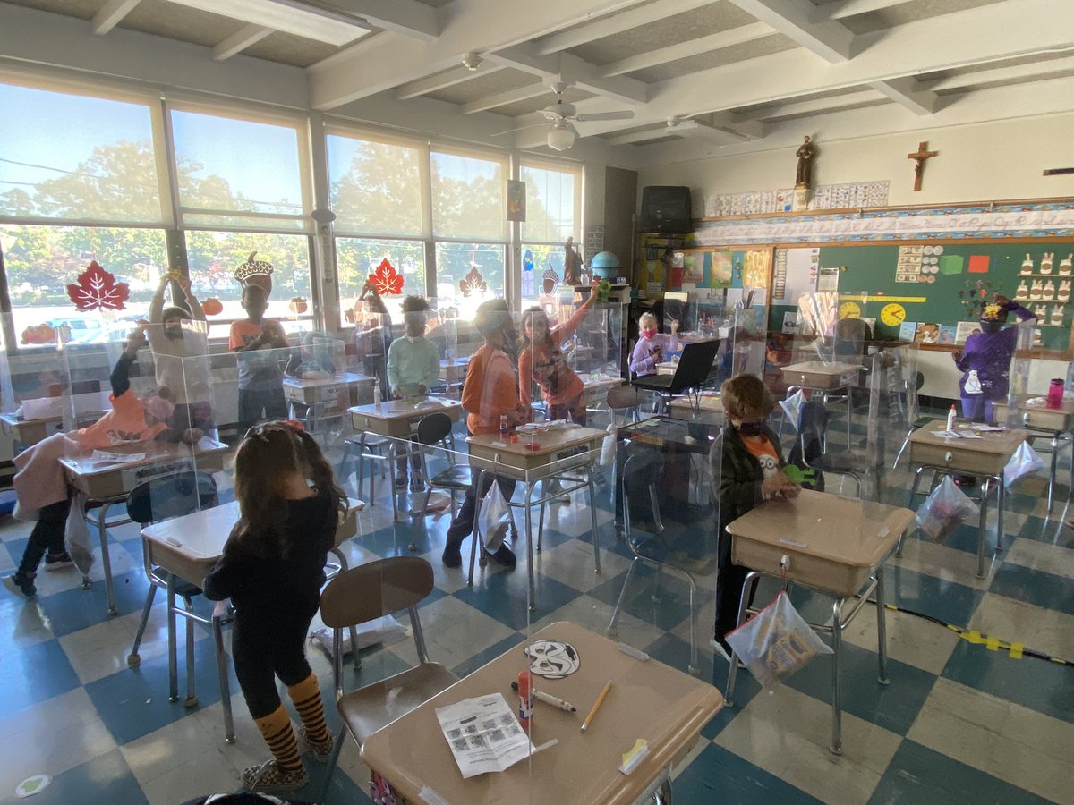 OLSSchool's tweet photo. A few shots of Halloween fun!👻🎃💙 https://t.co/EoD4YifSn7