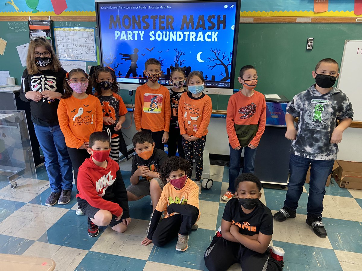 OLSSchool's tweet photo. A few shots of Halloween fun!👻🎃💙 https://t.co/EoD4YifSn7
