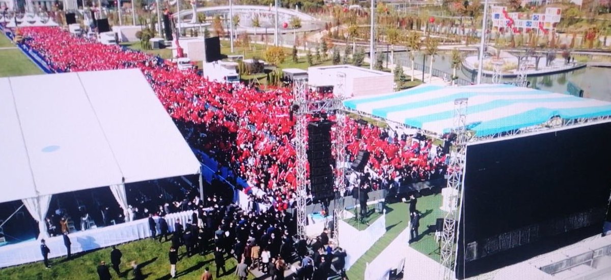 Bayram coşkusu...Lideriyle buluşan milletin mutluluğu...🇹🇷Ankara bir başka güzeldi …💙🧿