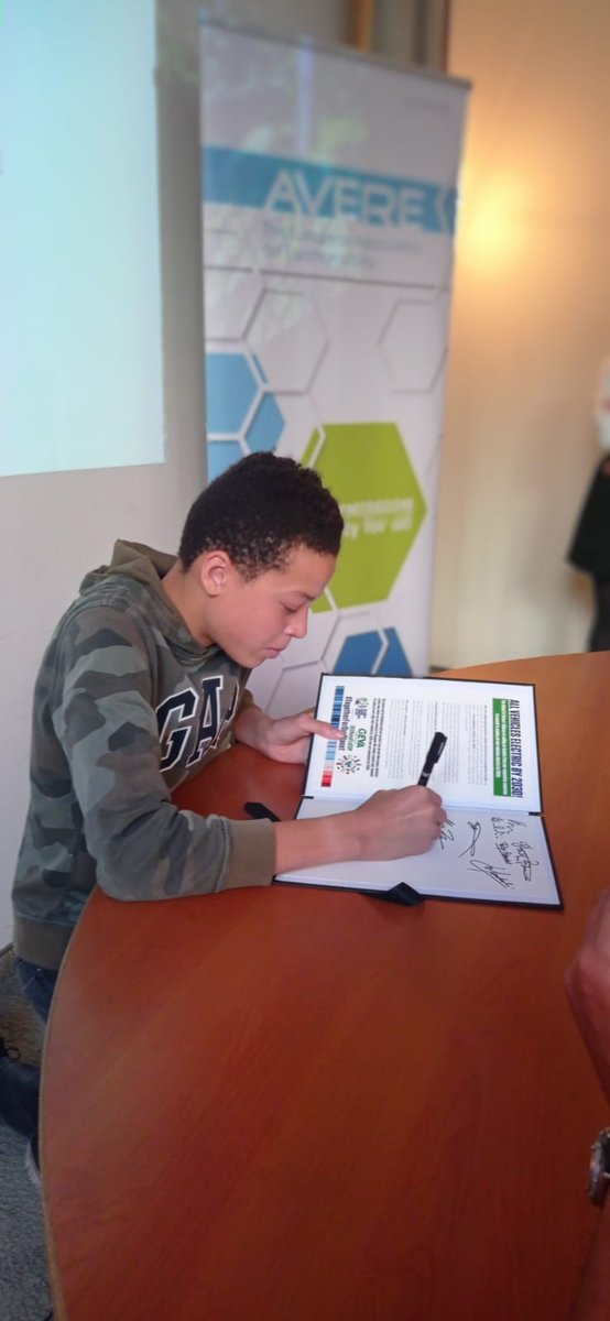 And this is the probably the youngest signer of the declaration! <a href="/ikreis/">Jeroen Komen</a> #evroadtoCOP
