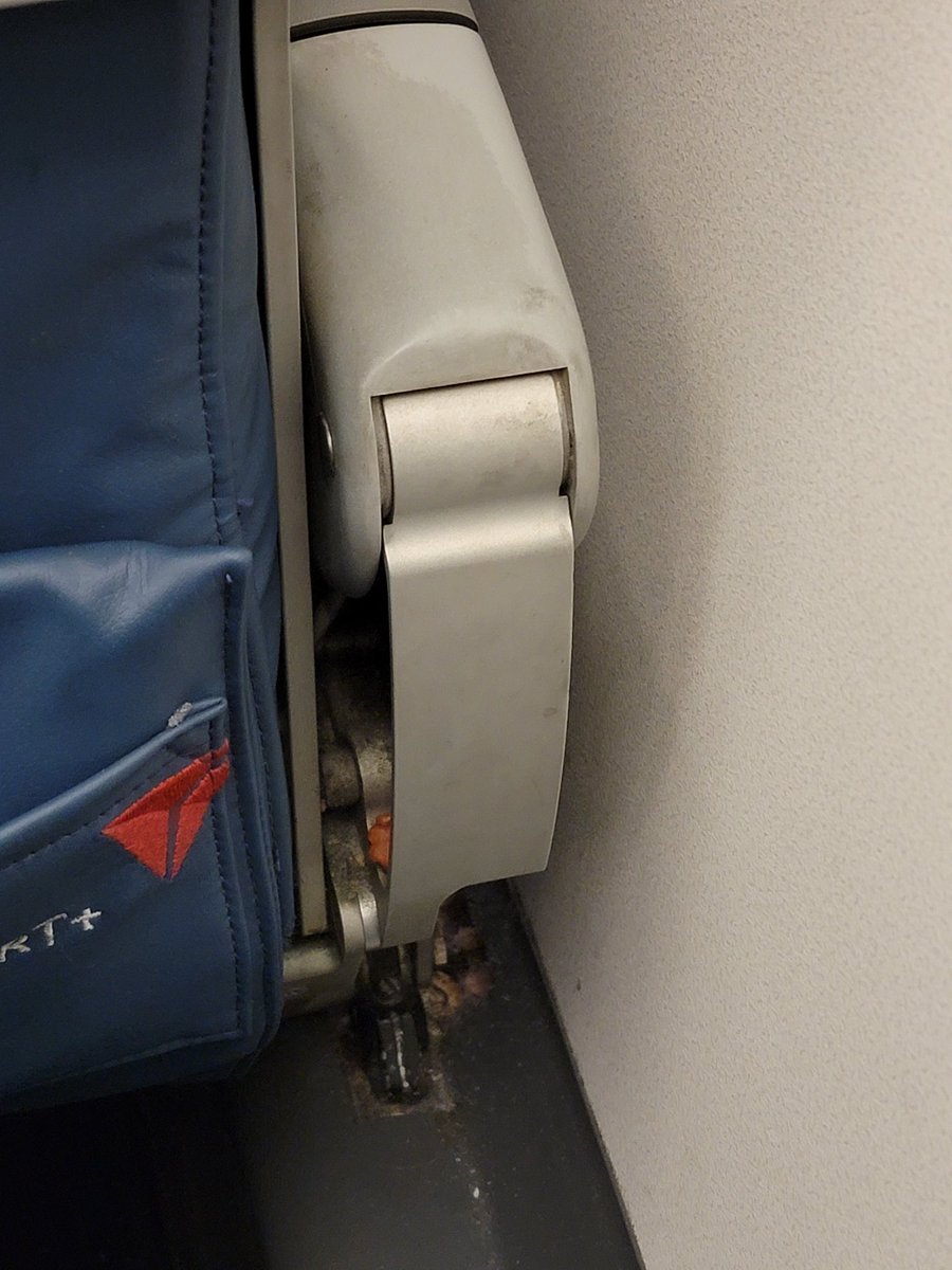 Hey <a href="/Delta/">Delta</a>, can we talk about how this plane looks like it has literally never been cleaned before as I sit hear listening to the overhead announcement about "cleanliness" and "sanitation"? 🥴 Do better.