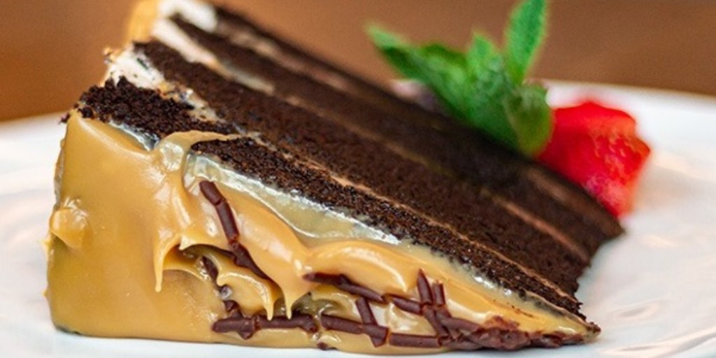 taste222chi's tweet photo. Itβs #NationalChocolateDay! Indulge in four layers of moist chocolate cake enveloped in layers of rich homemade caramel. Add a slide to your next Taste To Go order! Order now https://t.co/xIZRSWDWXW #ChicagoRestaurants #explorechicago #ChicagoFood #ChicagoSweets https://t.co/ivmtXJCuJJ