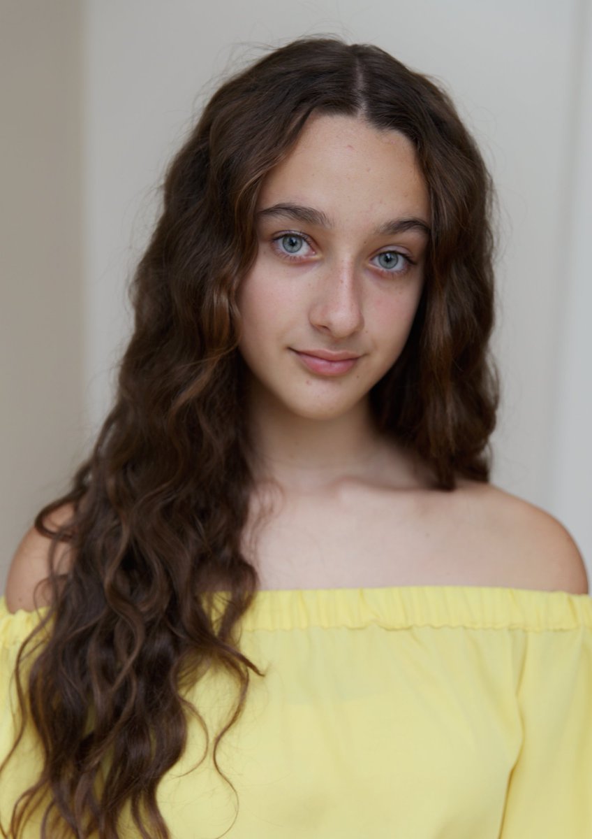 KayleeEgerton's tweet photo. New headshots for Georgie 😍 #actress #Britishactress #teenactress #model https://t.co/jd7avVnRfX