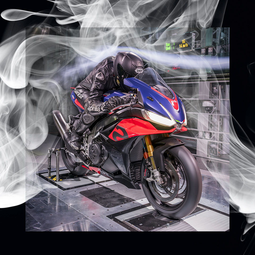 Happy Hall🎃ween to all our 👻 riders...

What spooky scenery will you be racing through this All Hallow's Eve? 🌖 🏍️

The #RSV4 is a treat to ride, with plenty of sneaky tricks up it's sleeve ⚡

Discover more about the shockingly speedy RSV4 here 👉 bit.ly/3AlO00V