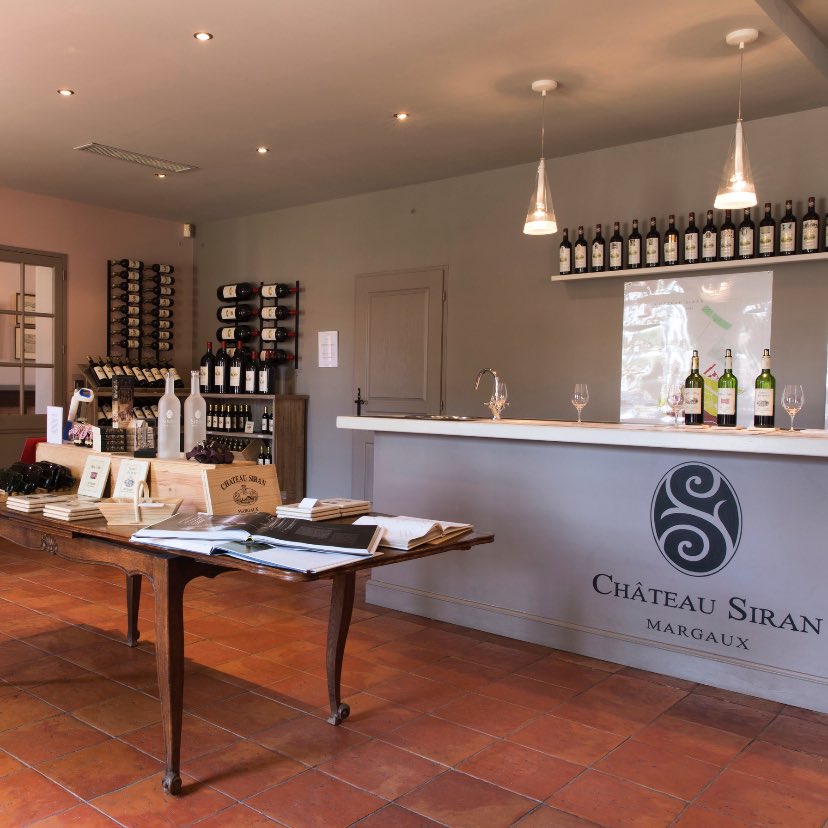 Venez déguster nos vins lors d’une visite ou à la boutique ! Nous sommes ouverts du lundi au vendredi de 10h à 12h30 puis de 14h à 17h30. Nous serons également ouverts le lundi 11 novembre aux mêmes horaires ! 🍇🍷