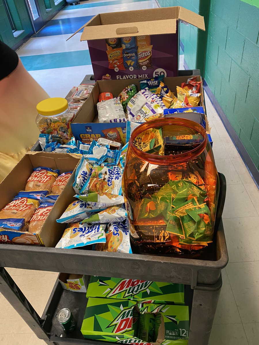 Huge thank you to @GrandtChristina for bringing some sunshine to <a href="/RSSMillbridge/">MBES</a> with the jolly trolly! 🧡