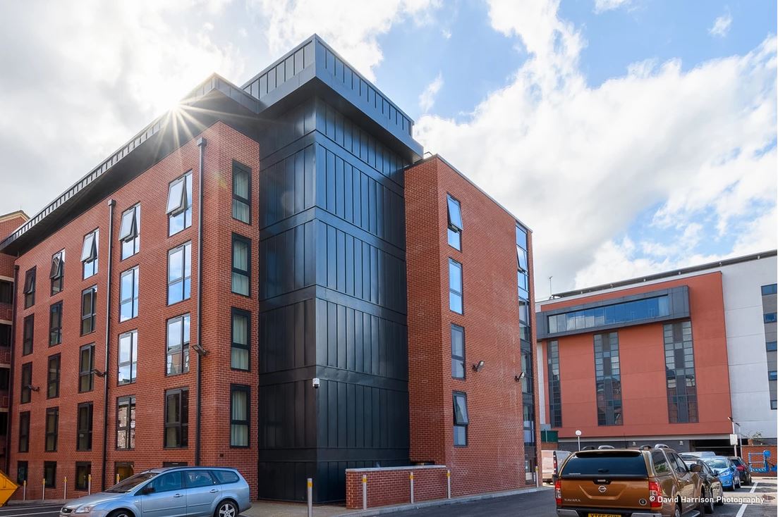 #ProjectThrowback 🔦

We were appointed by IHG Hotels & Resorts through R G Carter to assist in detailed design and delivery of a five-storey #extension to the Holiday Inn, located on Lincoln’s Brayford Waterfront. 

Photo credits: David Harrison Photography