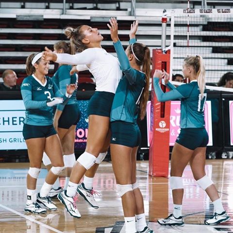 GCSUBobcats's tweet photo. ON THIS DATE: Nov. 1, 2019
GC Volleyball's Jordyn Moellering breaks the school's career digs record with her 1,309th dig vs. Flagler!

#BringTheThunder #GCVolleyball https://t.co/niitfybpB2