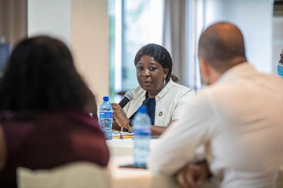 unfpa_lac's tweet photo. .@DieneKeita, Directora Ejecutiva Adjunta del #UNFPA, analiza el acceso a los servicios esenciales para la #saluddelamujer con @GretaRClement, @MsppOfficiel y @AmbCanHaiti @diploseb durante su primer día de visita en #Haiti https://t.co/eBpqrIFT8K