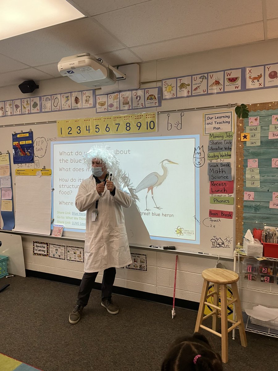 JessicaPeyerk's tweet photo. Thank you Jason Eldridge for coming into our classrooms at Leonard and teaching our first graders about animal structures! We love having visitors! @jEldOxford #TeamO #sciencecoach https://t.co/uYx6Q8ecZh