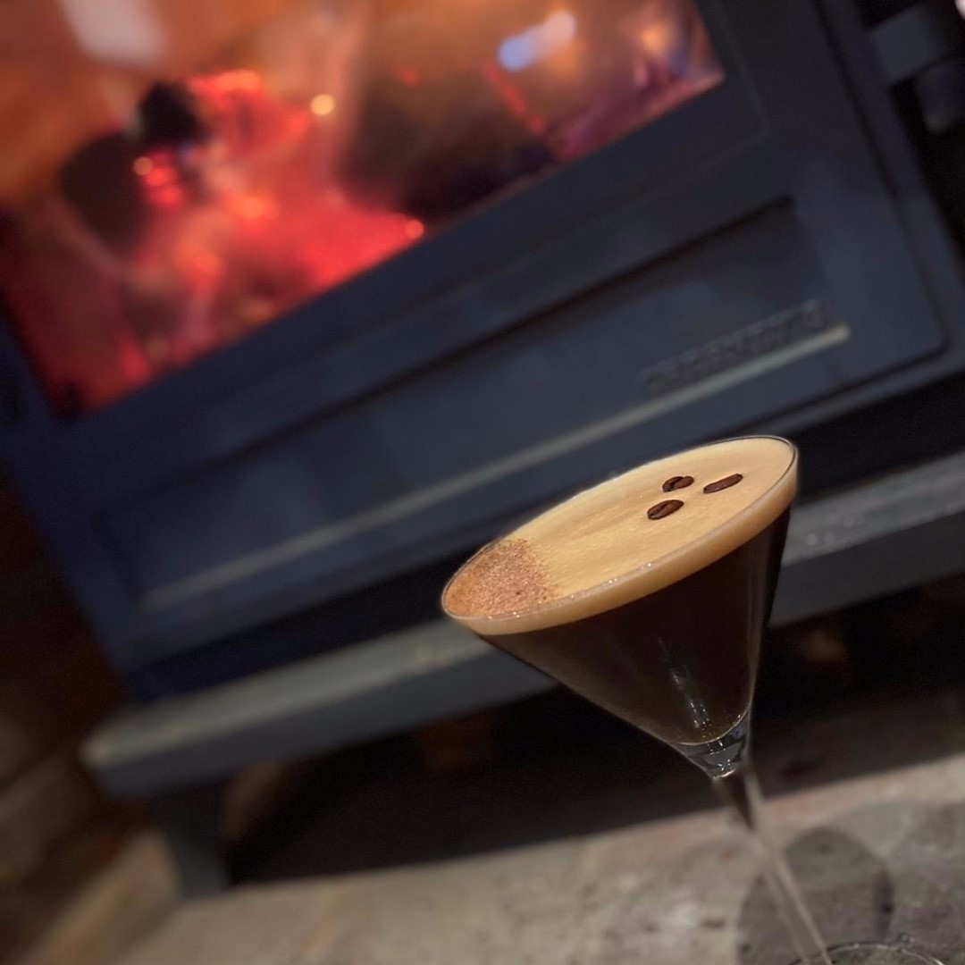 balmerlawnhotel's tweet photo. As the nights draw in and winter descends, is there a better place to be than beside a roaring fire with a cocktail in hand? πΈ
#Cocktails #Winter #Hotel #CountrysideBreak #EscapeTheCity #NewForest https://t.co/Yfcr28t4bK