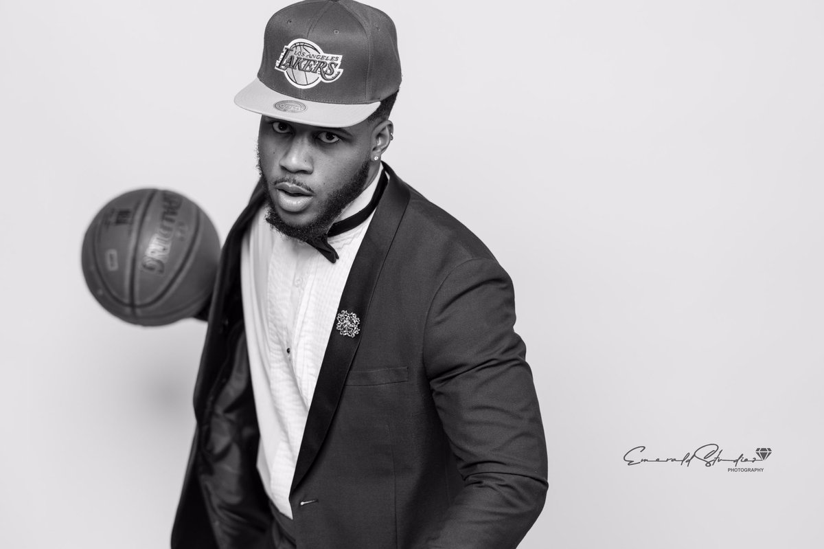 Emerald_Studioz's tweet photo. Draft Day 📸 https://t.co/H2n2uMqLVu