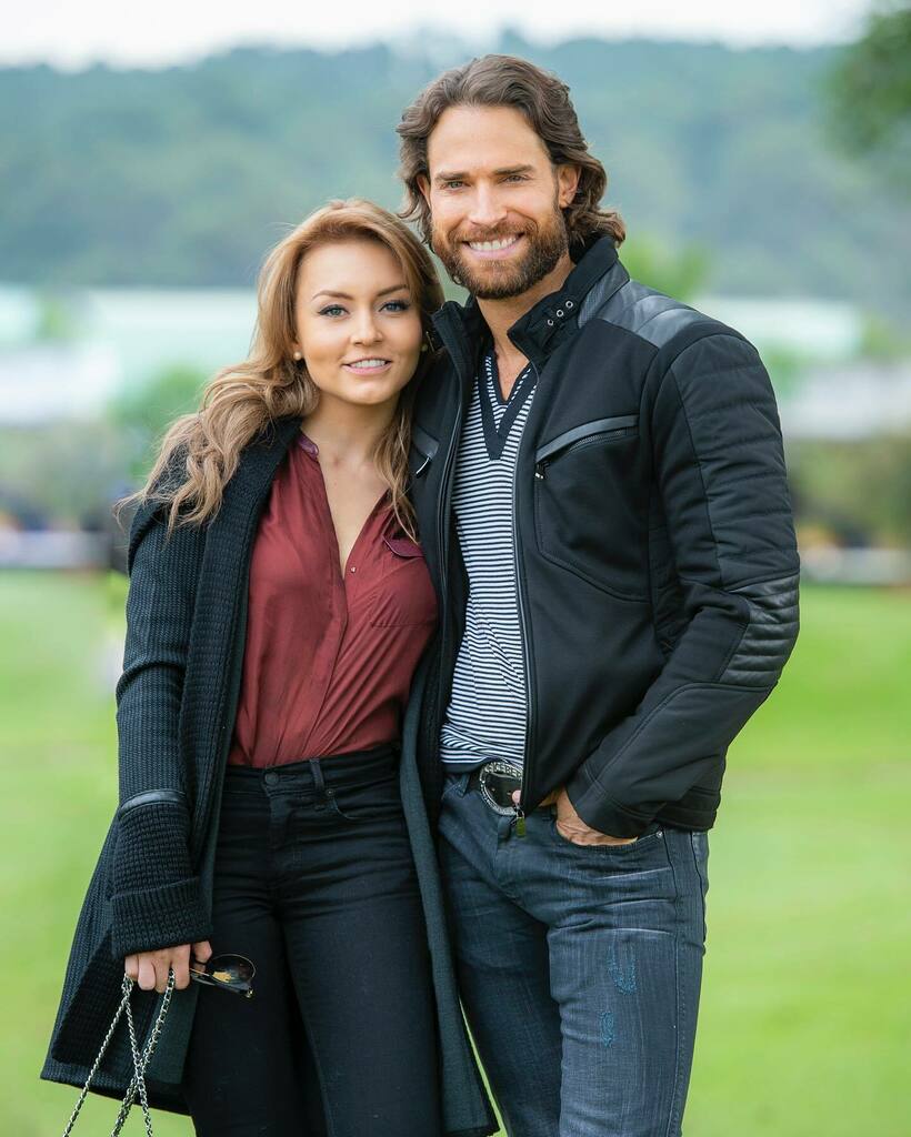 sebastianrulli's tweet photo. Uno no cambia por nadie, uno mejora por quién se lo merece!
Gracias mi amor @angeliqueboyer por motivarme a mejorar cada día! ❤️💥💯
#tbt posada de @televisa 2015 si no me equivoco!!🤔 😉🤓
📸 @ghernandezo https://t.co/XWSoXctCuu https://t.co/EdN6FUTNIj