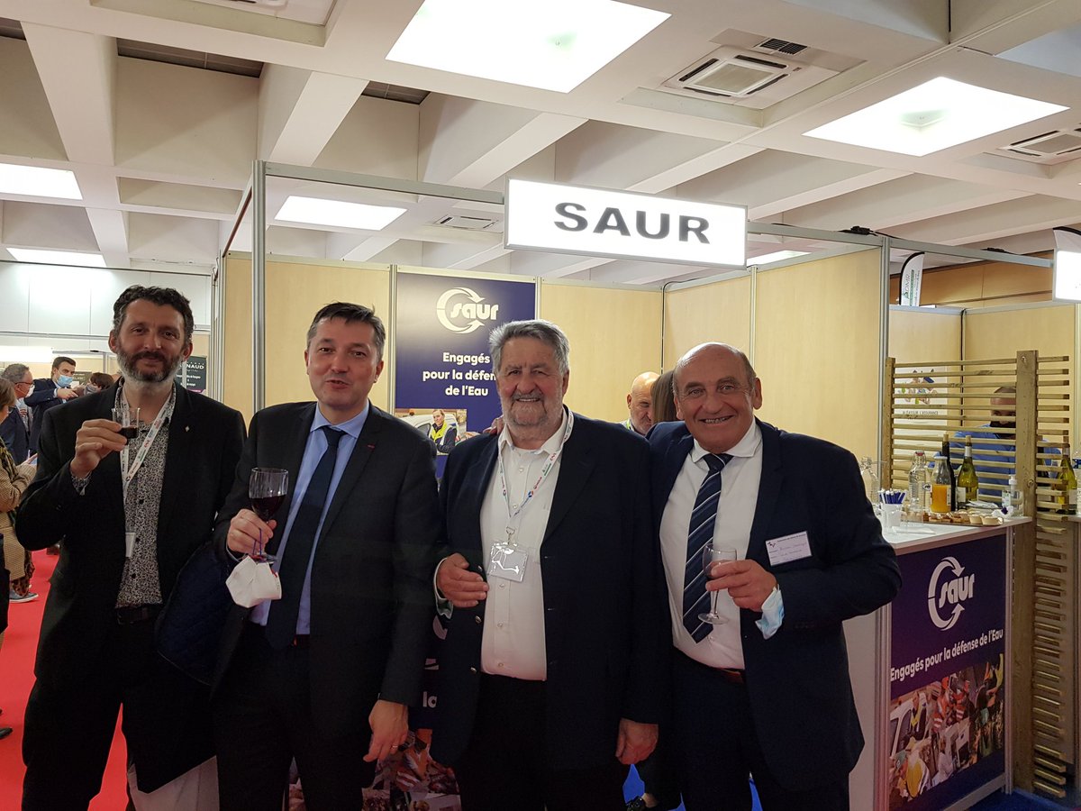 sandrab2430's tweet photo. @GroupeSaur au Congrès des Maires de Vaucluse en présence de Julien Merle Président  de la CCAOP, Bertrand Gaume Préfet de Vaucluse,Christian Peyron Président du RAO et Dominique Bodon Ancien Maire de Malaucène. Proche de nos territoires. https://t.co/aj3yjursxC