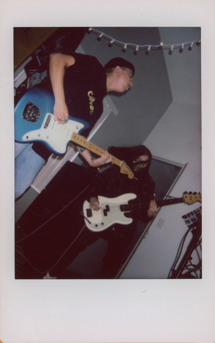 yoshi_shoots's tweet photo. Made some music video things w my friends this week // 
📸@madelinemarrie https://t.co/w25wWvWk0Z