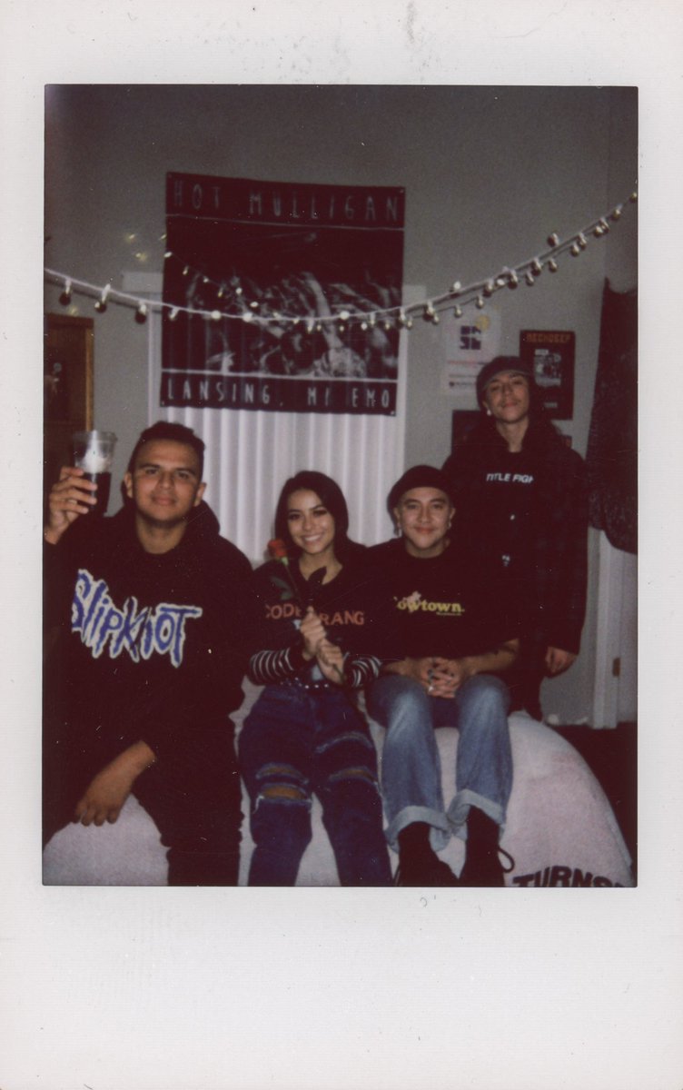 yoshi_shoots's tweet photo. Made some music video things w my friends this week // 
📸@madelinemarrie https://t.co/w25wWvWk0Z