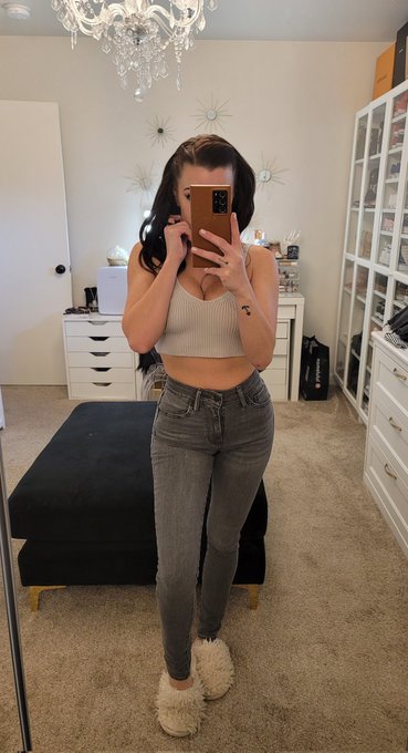 Come keep me company baaayyybeeee 😘 https://t.co/4ZLNMqs6OV https://t.co/CNevACqyS7