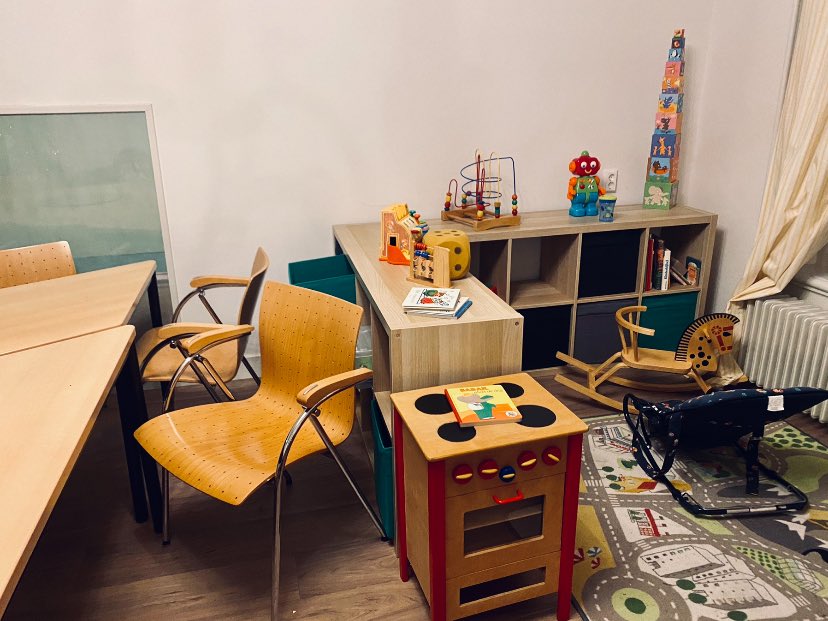 SampsonCarolyn's tweet photo. About to make my debut @LiedZeist with @jpianomiddleton 😃. Happy to report that we have toys in the dressing room to distract from any nerves… https://t.co/PtZu7H6WZQ