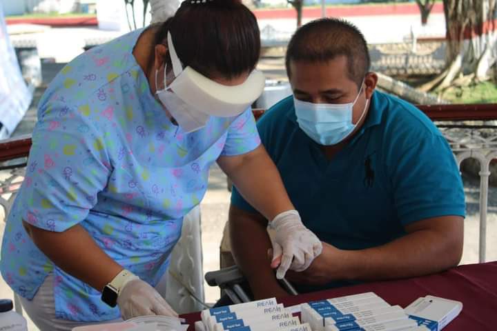 GobTeapa's tweet photo. GOBIERNO MUNICIPAL “JUNTOS POR TEAPA” INFORMA

“Inaugura Lic. Alma Espadas Jornada de Pruebas Rápidas COVID”

*La alcaldesa refrendó su apoyo total a los ciudadanos en materia de salud https://t.co/jOj6DUnDdL