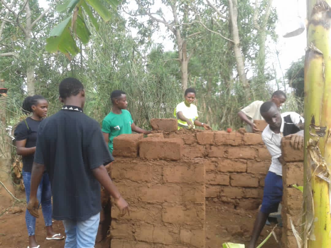 RyvcpKigali's tweet photo. @RwandaYouthVol1 bo mu Kagari ka #Nyabugogo @SectorKigali1 @Nyarugenge twubakiye #Ubwiherero uwiltwa #SENGIYUMVA Eric utuye  mu mudugudu wa #Kadobogo muri gahunda yo gukomeza kwimakaza isuku.
 @RwandaLocalGov 
 @CityofKigali
 @gatjmv 
 @NyarugengeV https://t.co/Urp7qjYTKR