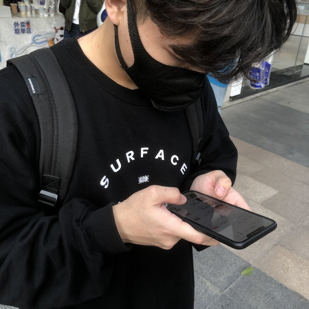 wangshisanya's tweet photo. 我是一名弟弟，有姐姐带带吗？弟弟有球鞋 https://t.co/2dyUaVE8jo