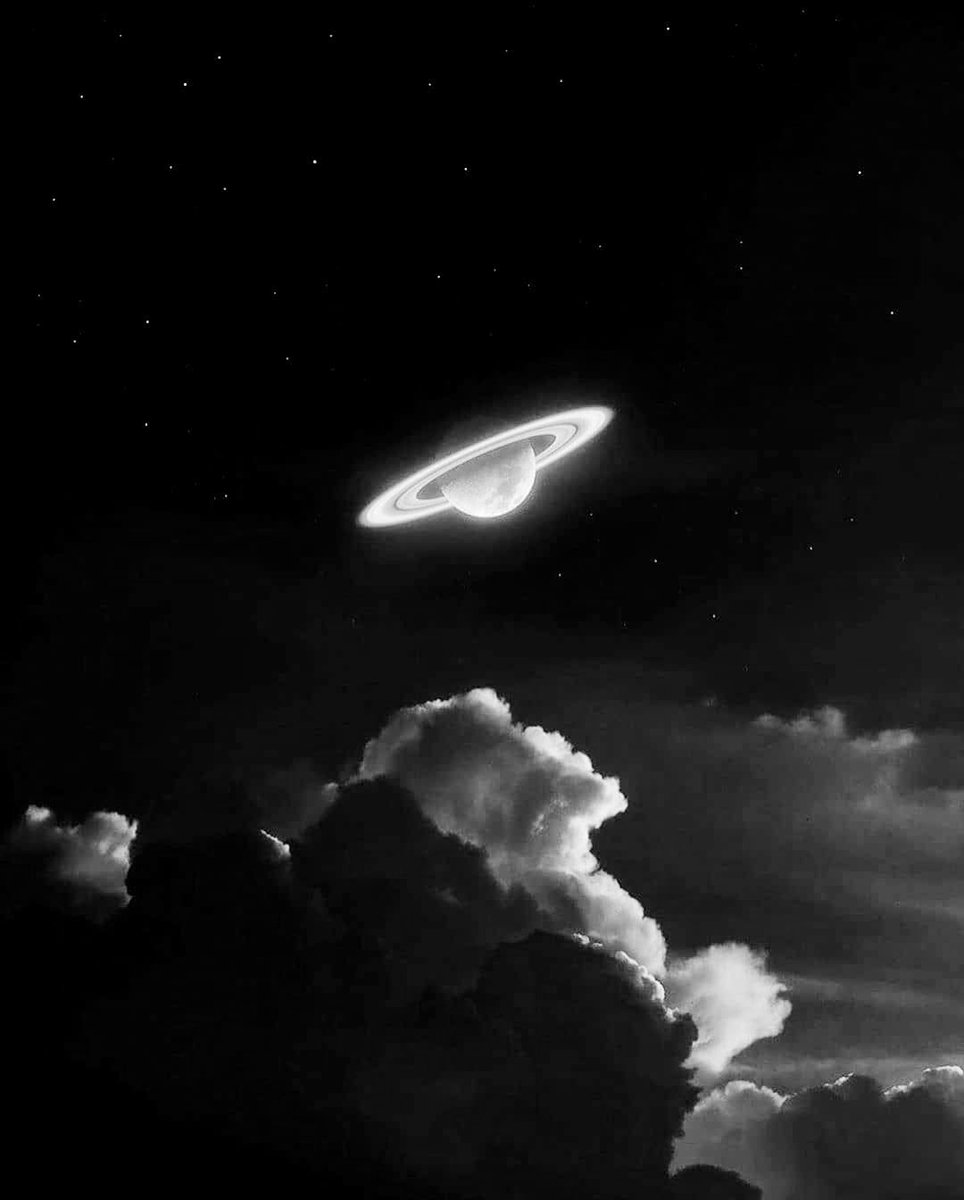 latestinspace's tweet image. Thought experiment: this would be our view if the Moon had rings!