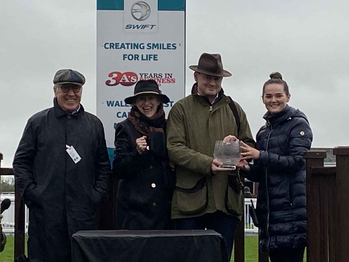jamiesnowden's tweet photo. So pleased to see #LegendsRyde back to her brilliant best #winning today on chasing debut @FfosLasRC under @GavinSheehan92 Big well done to Gordon who rides her each day. Fabulous result, especially picking up the @GB_Bonus @BetVictor #winners https://t.co/n1FenlgMb8