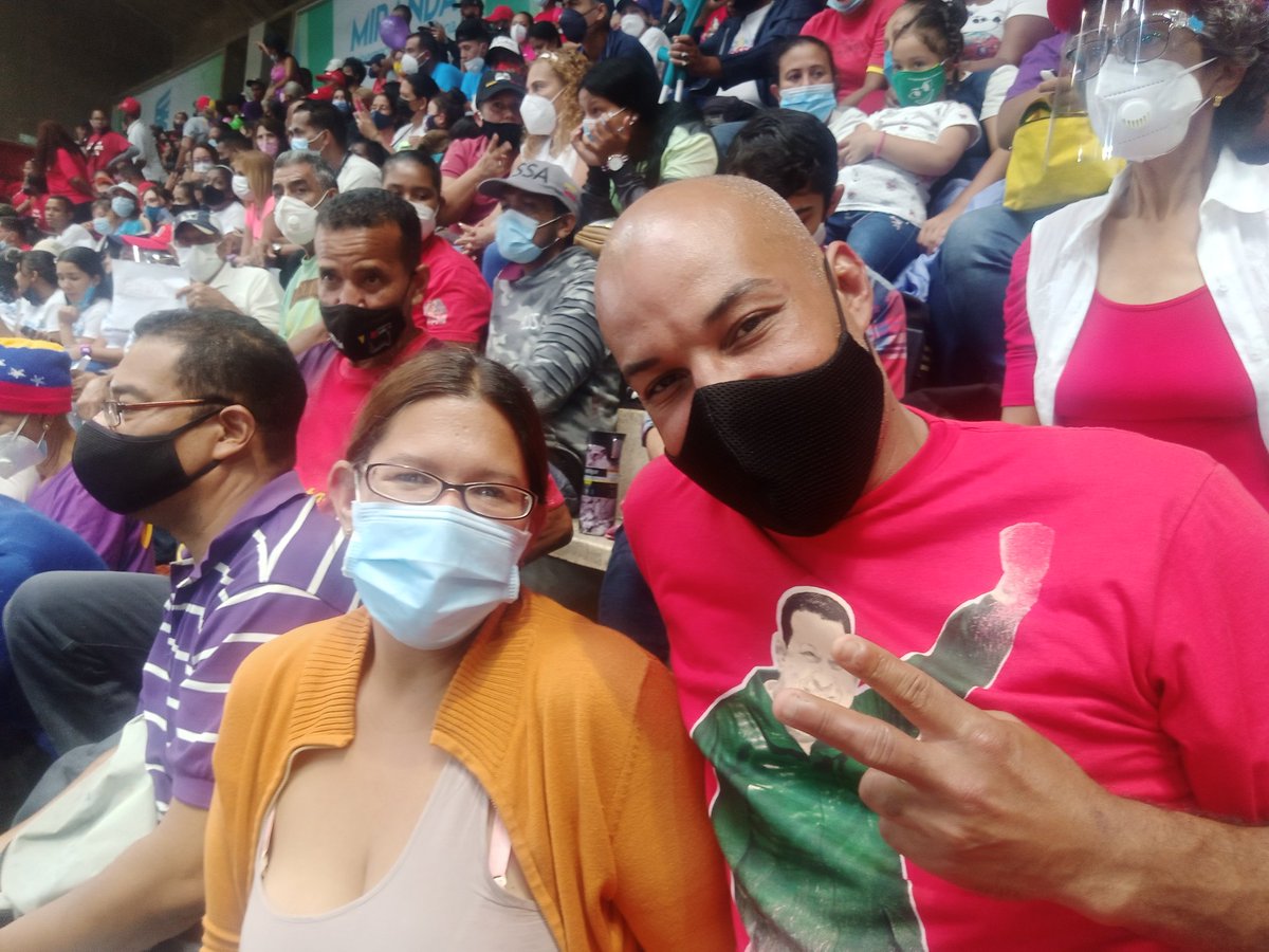 Baruta dijo presente en el inicio de Campaña con el candidato a la reelección del estado Miranda Héctor Rodríguez Castro.
#VenezuelaTieneConQué #MirandaTieneConQué
#BarutaTieneConQué