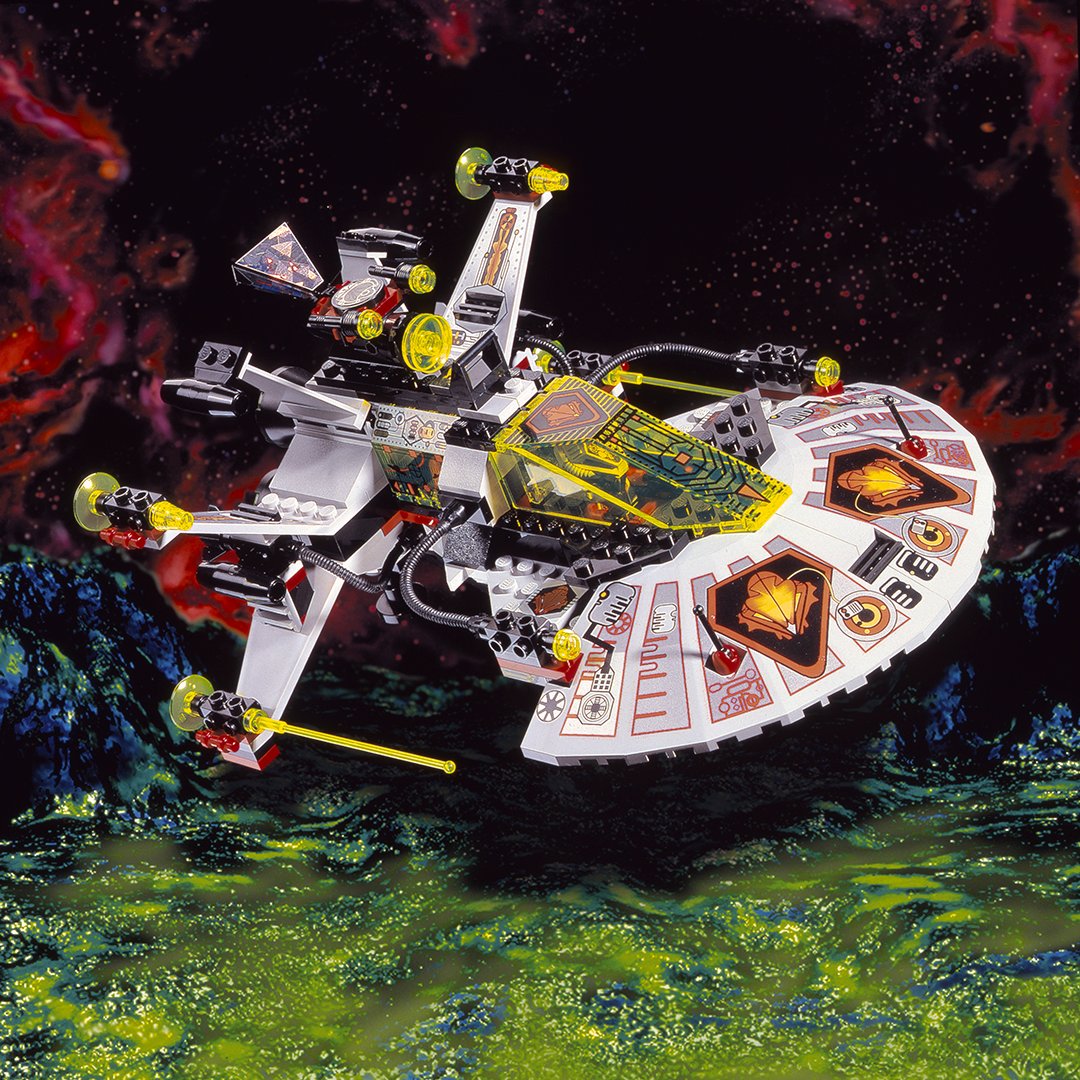 LEGO_Group's tweet photo. We’re traveling to space AND back to 1997 in this #LEGOLookback. 👀 What planet do you think these space explorers hail from? 🌌 https://t.co/W7GOwqZ1Mr