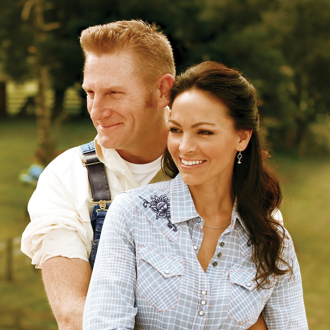 Gaithermusic's tweet image. Watch Joey+Rory&apos;s (@joeyandrory) Singer and the Song on TV this weekend! 🎶 View the Gaither TV schedule here: gaither.com/gaither-tv-sch…