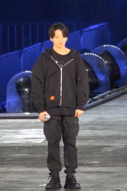 koogifs's tweet photo. two year anniversary of jungkook standing https://t.co/I17R1glxSD