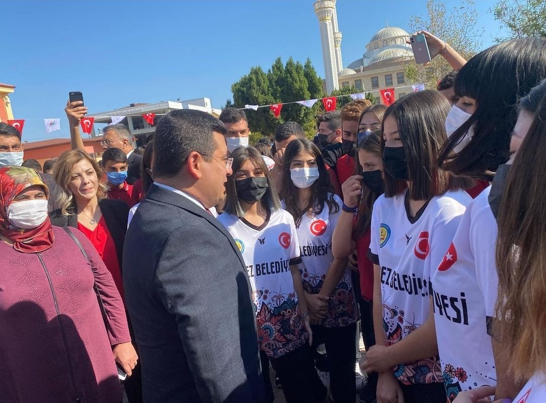 AytenCpal's tweet photo. Kepez İlçesi Belediye Başkanımız Sayın Hakan TÜTÜNCÜ' nün ve İlçe Milli Eğitim Müdürümüz Sayın Hüdai VURAL' ın Destekleriyle 29 Ekim Cumhuriyet Spor Müsabakaları Madalyalarını Törenle Verdik. @kepezbelediyesi @HTutuncu @antalyamem07 @07kepezmem @hudaivural https://t.co/G4IDbmyXee