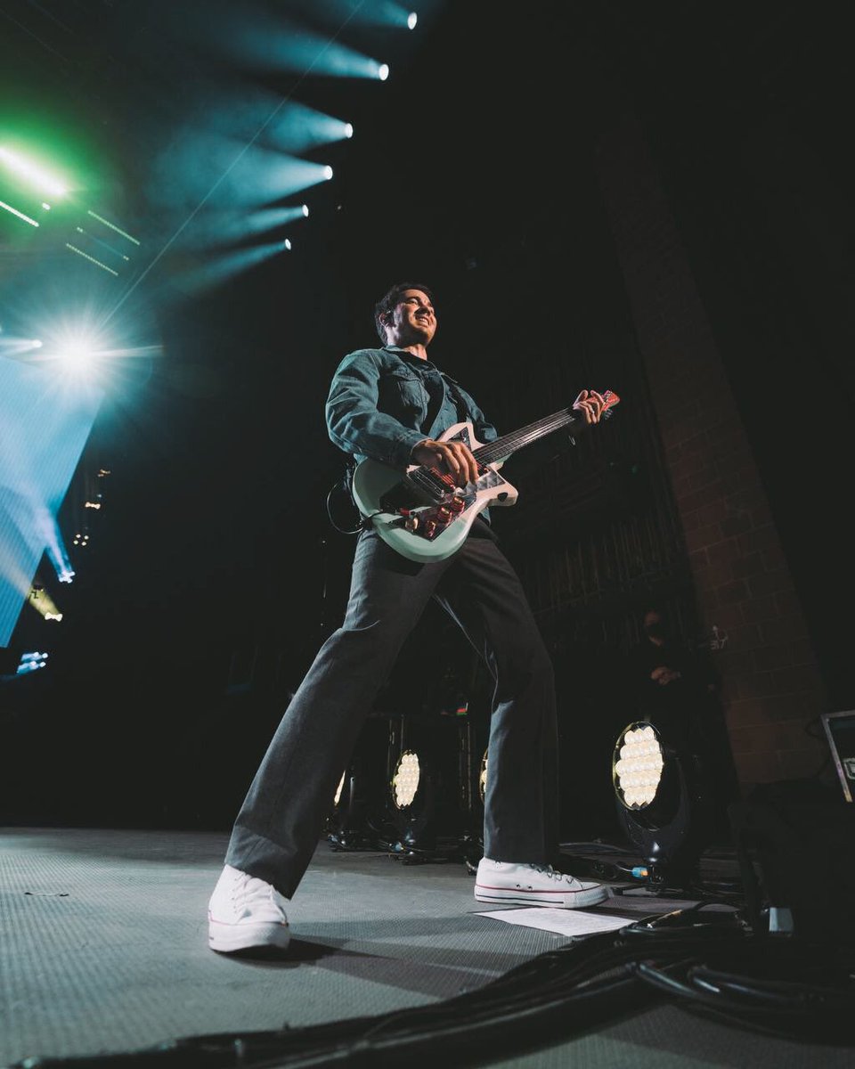 livesforjonas's tweet photo. . . . 𝗥𝗘𝗠𝗘𝗠𝗕𝗘𝗥 𝗧𝗛𝗜𝗦 𝗧𝗢𝗨𝗥 🎤
𝖯𝗁𝗈𝖾𝗇𝗂𝗑, 𝖭𝗂𝗀𝗁𝗍 𝟤𝟣.
˓ #RTTJonasBrothersRP ˒

¡Anoche nos enloquecimos en Arizona! Que manera de hacernos vibrar, estamos tan agradecidos por tanto amor a lo largo de esta gira, ¡Realmente tenemos las mejores fans del mundo! https://t.co/aTwn90C9FM