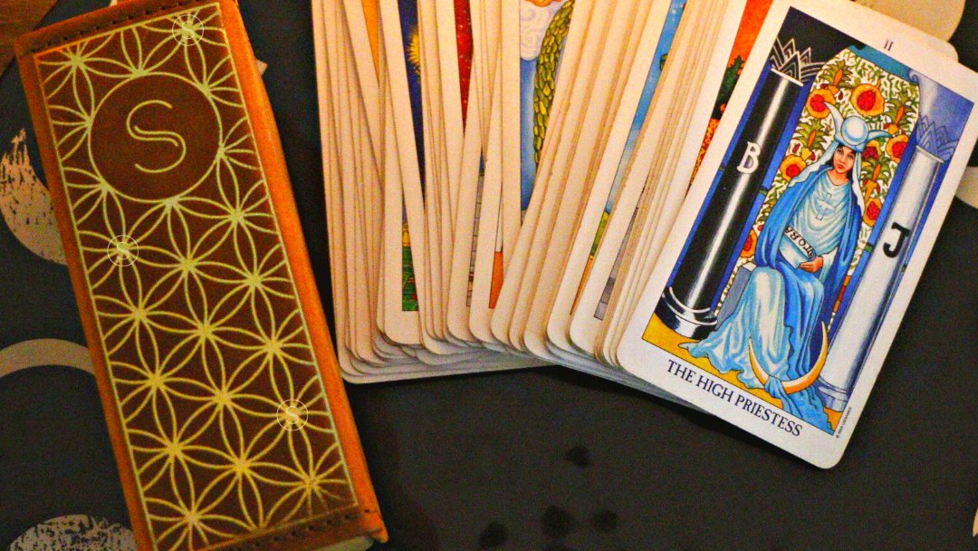 ShamelessTarot's tweet photo. Right now, your #tarotcards are in the best shape they’ll ever be in. 😱
Who knows what they’ll look like tomorrow.
Time is of the essence. Protect your #tarotdeck now with a luxury leather tarot case. ⌛
Shop now at https://t.co/QWucycBCXC
#tarot #tarotreader #tarotpro https://t.co/dVsAa5gzhJ