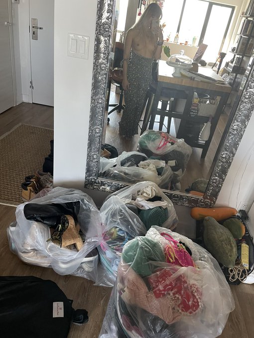 I&rsquo;m giving away all these clothes &amp; shoes! Cleaning my closet has been therapeutic 🤓 https://t.co/Xx<a href="/tag/humpday"class="tags"><span>#humpday</span></a><a href="/tag/randomnaughtiness"class="tags"><span>#randomnaughtiness</span></a>